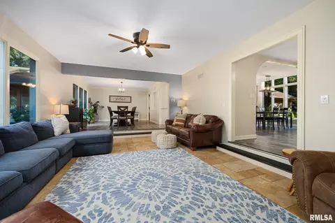 Living - 11303 Pauli Rd, Dunlap, IL 61525 photo 4 of 6