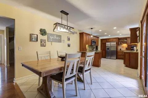Dining - 319 Robin Rd, Macomb, IL 61455 photo 1 of 2