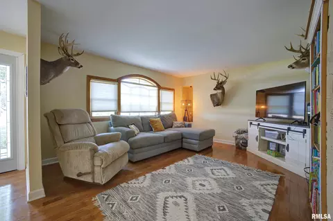 Living - 319 Robin Rd, Macomb, IL 61455 photo 1 of 2