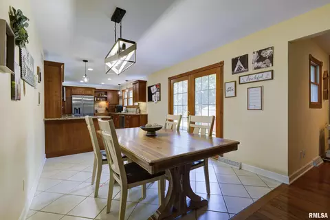 Dining - 319 Robin Rd, Macomb, IL 61455 photo 2 of 2