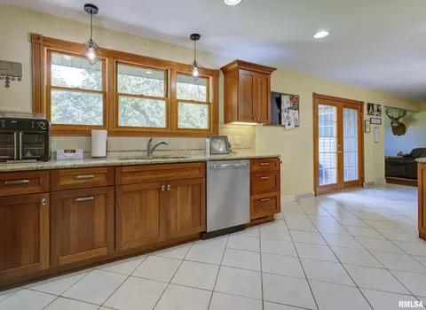 Kitchen - 319 Robin Rd, Macomb, IL 61455 photo 3 of 4