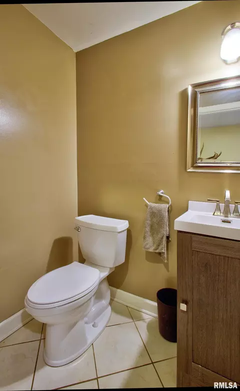 Bath - 319 Robin Rd, Macomb, IL 61455 photo 1 of 4