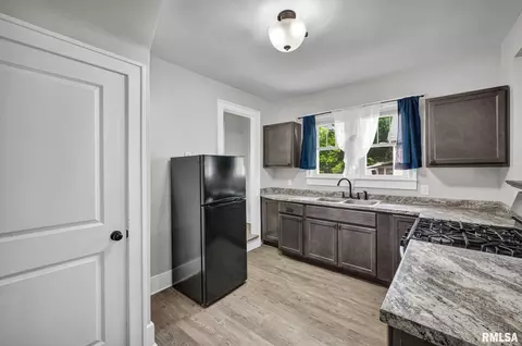Kitchen - 903 E Behrends Ave, Peoria, IL 61603 photo 2 of 3