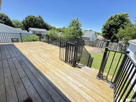 Exterior - 4441 W Castleton Rd, Peoria, IL 61615 photo 3 of 4