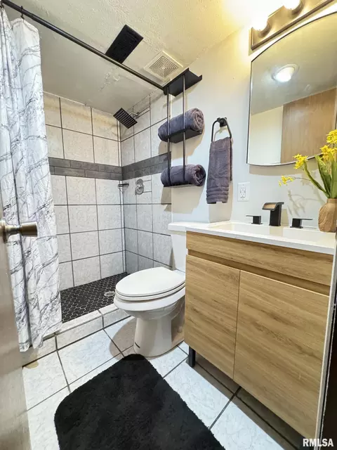 Bath - 4441 W Castleton Rd, Peoria, IL 61615 photo 2 of 2