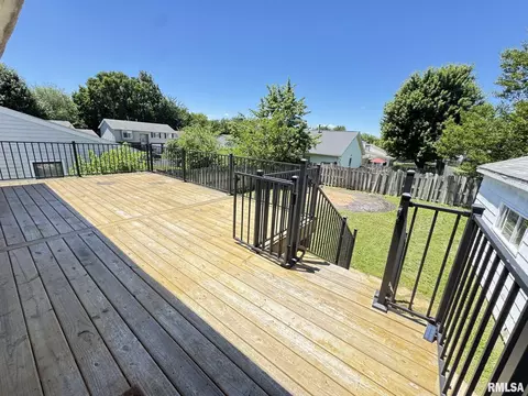 Exterior - 4441 W Castleton Rd, Peoria, IL 61615 photo 2 of 4