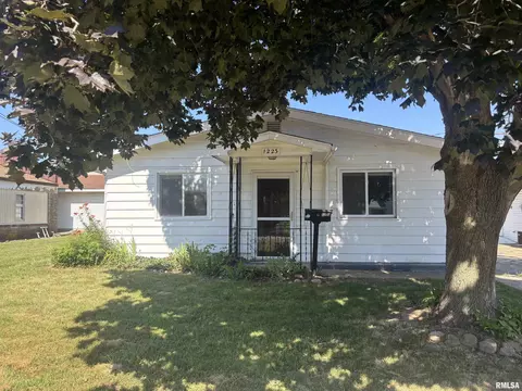 1223 N 2nd St, Chillicothe, IL 61523