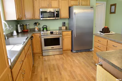 Kitchen - 1211 Kramer Rd, Avon, IL 61415 photo 4 of 5