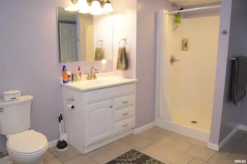Bath - 1211 Kramer Rd, Avon, IL 61415 photo 5 of 5