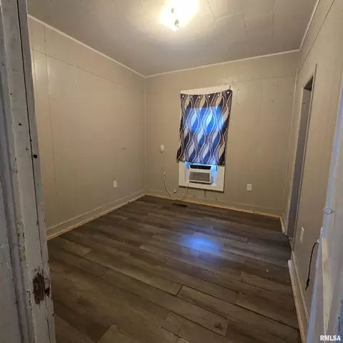 Bedroom - 532 N Bush Ave, Hurst, IL 62949 photo 2 of 3