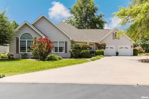 Exterior - 15063 Baker Dr, Marion, IL 62959 photo 2 of 16