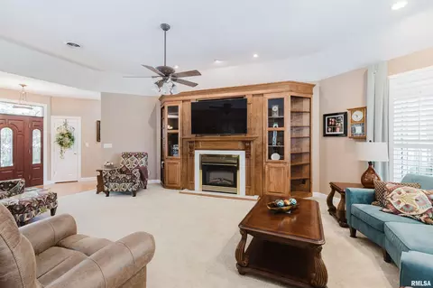 Living - 15063 Baker Dr, Marion, IL 62959 photo 1 of 2