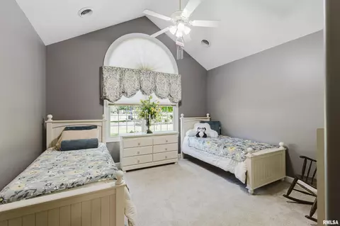 Bedroom - 15063 Baker Dr, Marion, IL 62959 photo 4 of 7
