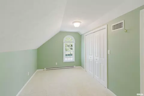 Bedroom - 15063 Baker Dr, Marion, IL 62959 photo 7 of 7