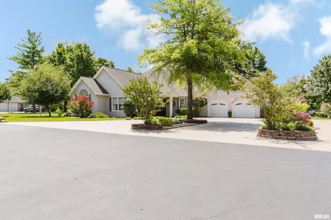 Exterior - 15063 Baker Dr, Marion, IL 62959 photo 3 of 16