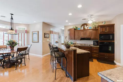 Kitchen - 15063 Baker Dr, Marion, IL 62959 photo 3 of 4