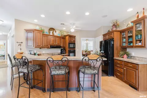 Kitchen - 15063 Baker Dr, Marion, IL 62959 photo 4 of 4