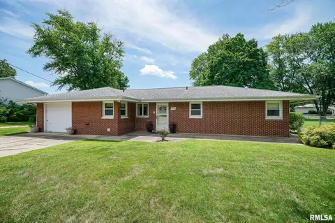 5814 W Fairview Rd, Peoria, IL 61607