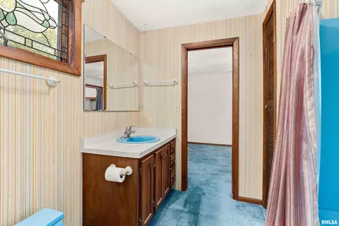 Bath - 326 Grebner Rd, Metamora, IL 61548 photo 2 of 4