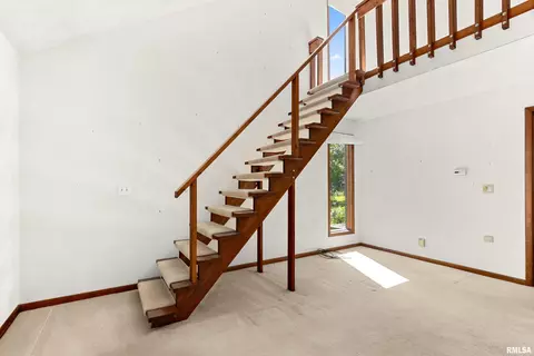 Living - 326 Grebner Rd, Metamora, IL 61548 photo 8 of 9