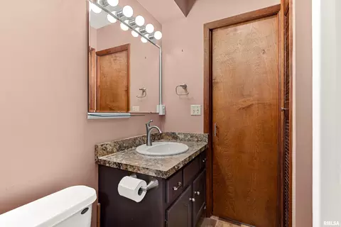 Bath - 326 Grebner Rd, Metamora, IL 61548 photo 1 of 4