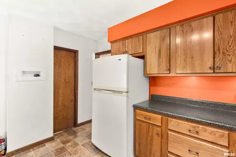 Kitchen - 326 Grebner Rd, Metamora, IL 61548 photo 3 of 4