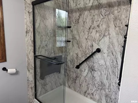 Bath - 918 E Oak St, Macomb, IL 61455 photo 2 of 3