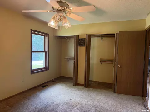 Bedroom - 918 E Oak St, Macomb, IL 61455 photo 2 of 6