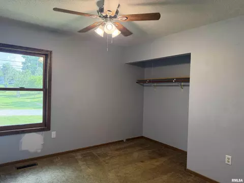 Bedroom - 918 E Oak St, Macomb, IL 61455 photo 5 of 6