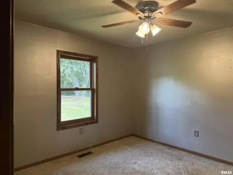 Bedroom - 918 E Oak St, Macomb, IL 61455 photo 3 of 6