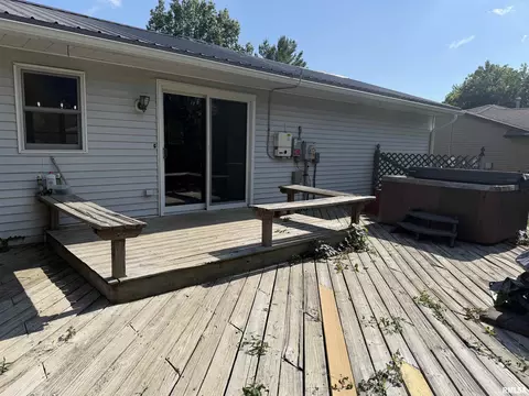 Exterior - 918 E Oak St, Macomb, IL 61455 photo 5 of 6