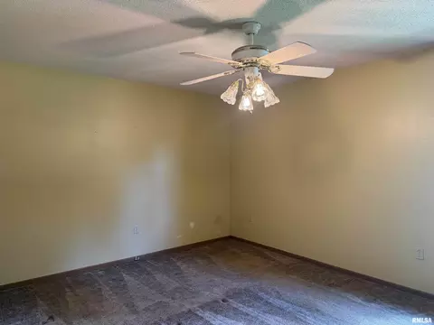 Bedroom - 918 E Oak St, Macomb, IL 61455 photo 1 of 6