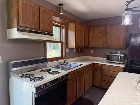 Kitchen - 918 E Oak St, Macomb, IL 61455 photo 2 of 2