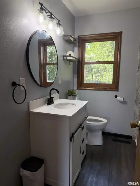 Bath - 918 E Oak St, Macomb, IL 61455 photo 1 of 3