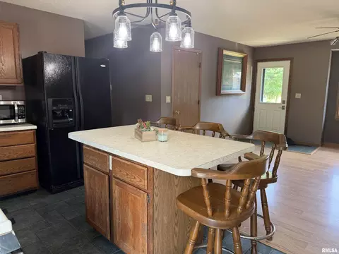 Entry Way - 918 E Oak St, Macomb, IL 61455 photo 1 of 1