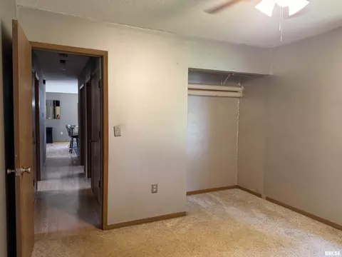 Bedroom - 918 E Oak St, Macomb, IL 61455 photo 4 of 6