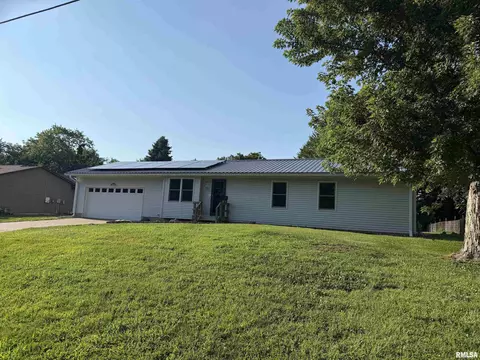 Exterior - 918 E Oak St, Macomb, IL 61455 photo 2 of 6
