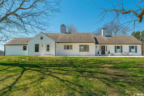 308 S Division St, Knoxville, IL 61448