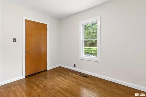 Bedroom - 320 N 30th St, Herrin, IL 62948 photo 2 of 4