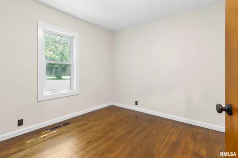 Bedroom - 320 N 30th St, Herrin, IL 62948 photo 1 of 4