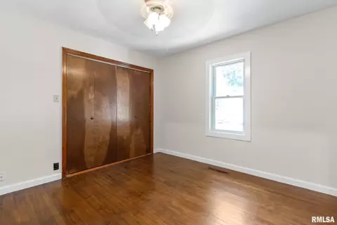Bedroom - 320 N 30th St, Herrin, IL 62948 photo 4 of 4