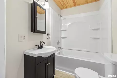 Bath - 320 N 30th St, Herrin, IL 62948 photo 1 of 1