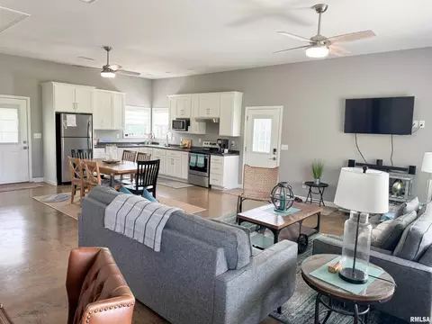 Living - 1045 Gurley Loop, Buncombe, IL 62912 photo 1 of 3