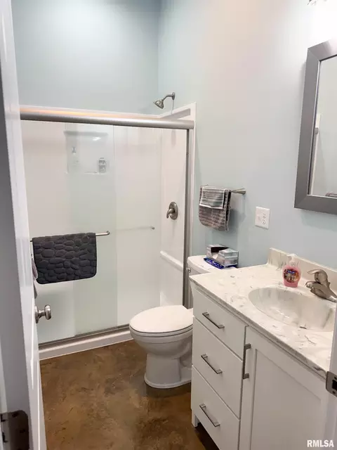 Bath - 1045 Gurley Loop, Buncombe, IL 62912 photo 1 of 4