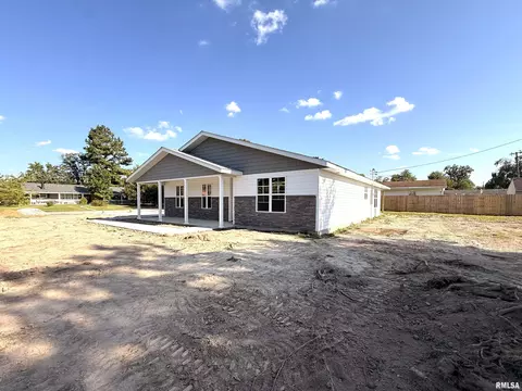 Exterior - 1101 E Boyton St, Marion, IL 62959 photo 7 of 15