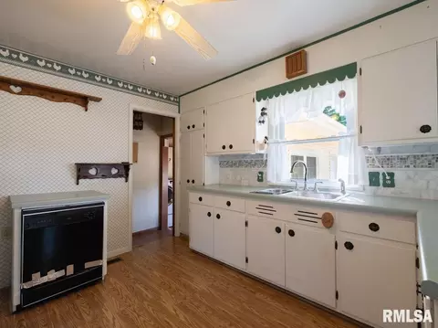 Kitchen - 6322 E Beach Dr, Chillicothe, IL 61523 photo 5 of 5