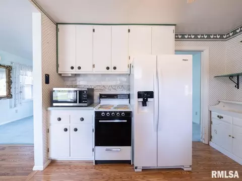 Kitchen - 6322 E Beach Dr, Chillicothe, IL 61523 photo 4 of 5