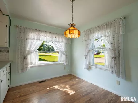 Dining - 6322 E Beach Dr, Chillicothe, IL 61523 photo 1 of 1