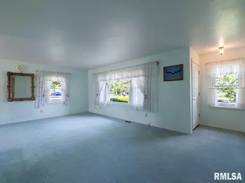 Living - 6322 E Beach Dr, Chillicothe, IL 61523 photo 1 of 4