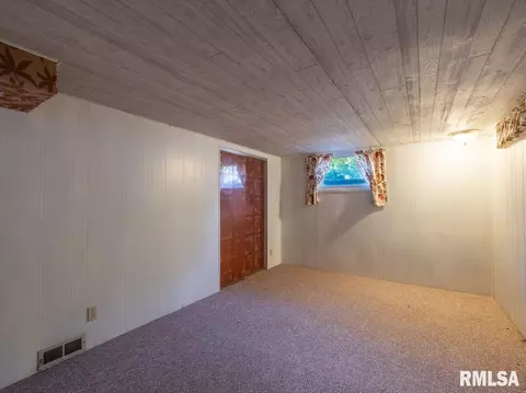 Bedroom - 6322 E Beach Dr, Chillicothe, IL 61523 photo 8 of 8